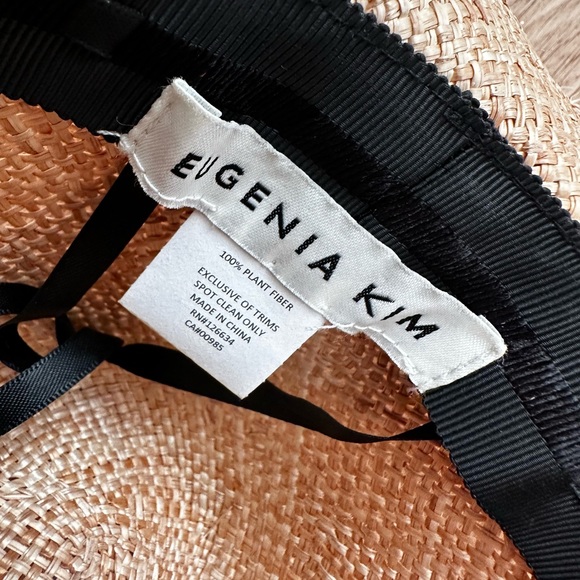 Straw Fedora Hat with Chain - Picture 4 of 4